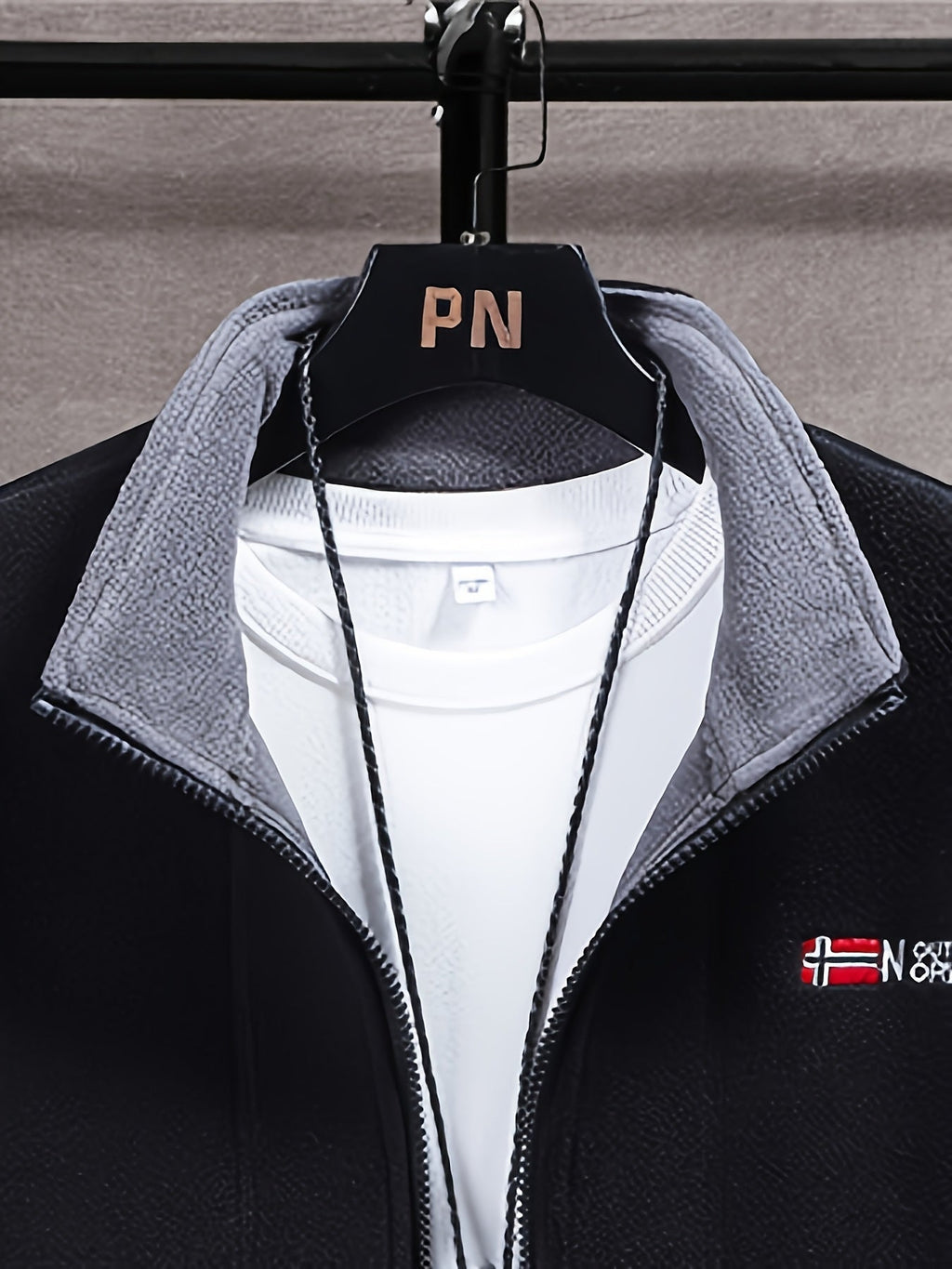 Yolanda Men's Outdoor Fleece Jacket – Plush, Lightweight Warmth with a Protective Collar