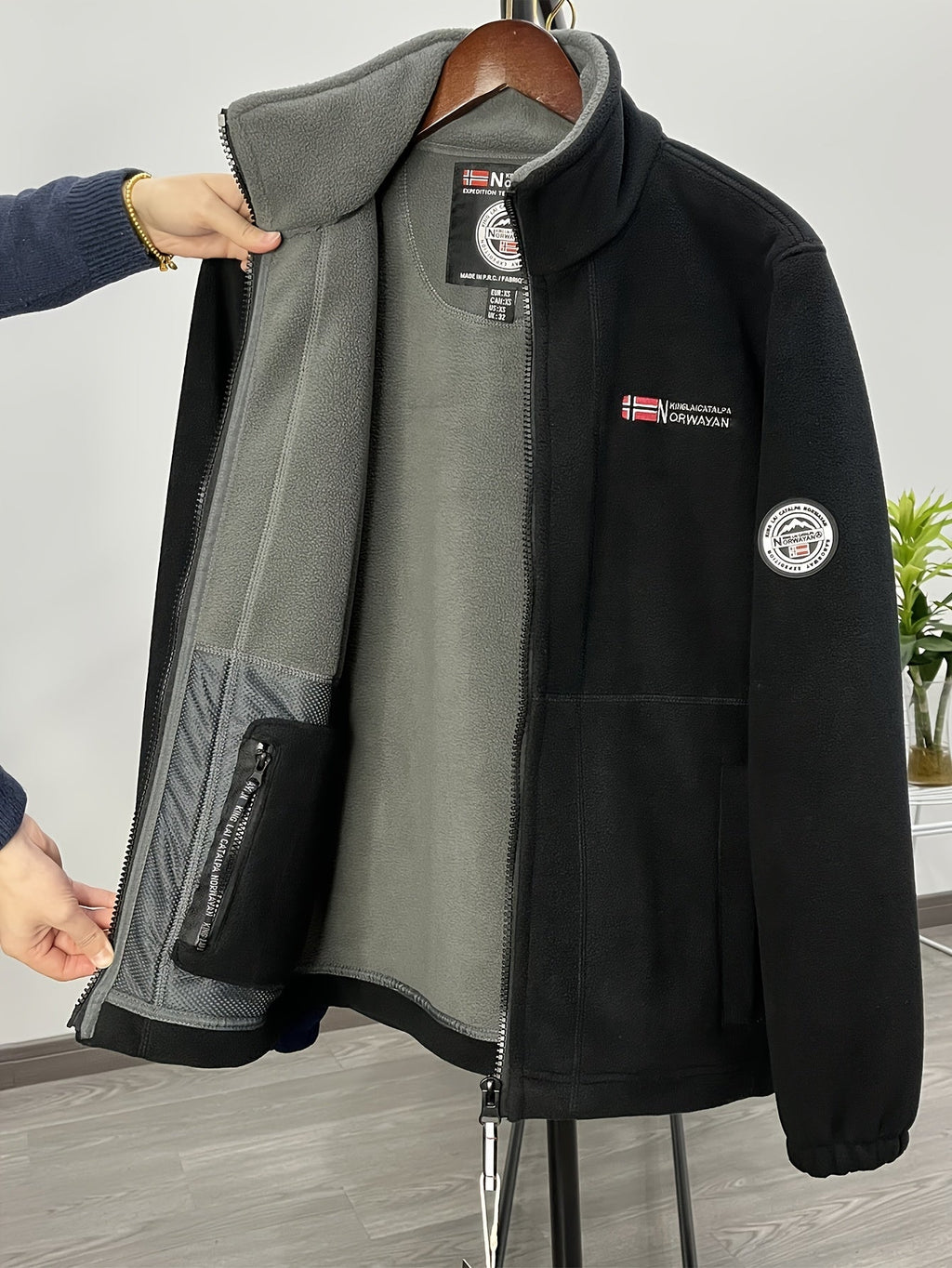 Yolanda Men's Outdoor Fleece Jacket – Plush, Lightweight Warmth with a Protective Collar