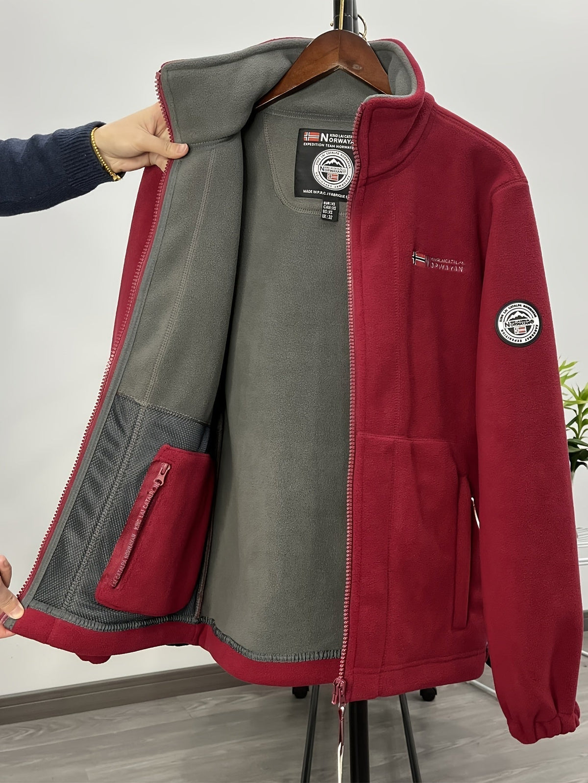 Yolanda Men's Outdoor Fleece Jacket – Plush, Lightweight Warmth with a Protective Collar