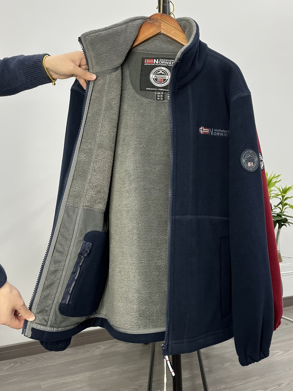 Yolanda Men's Outdoor Fleece Jacket – Plush, Lightweight Warmth with a Protective Collar