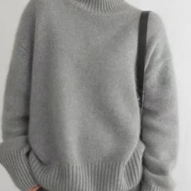 Ulysses Women's Oversized Cashmere Turtleneck Sweater – Gentle, Insulating & Sophisticated
