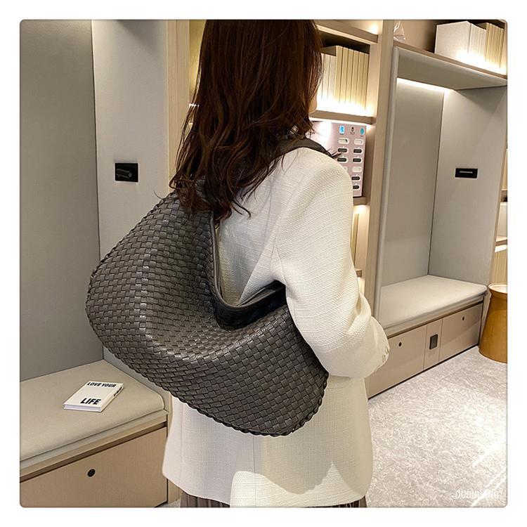 Katriel Braided Handbag for Women – Chic Vegan-Leather Design with Spacious Interior and Zip Fastening