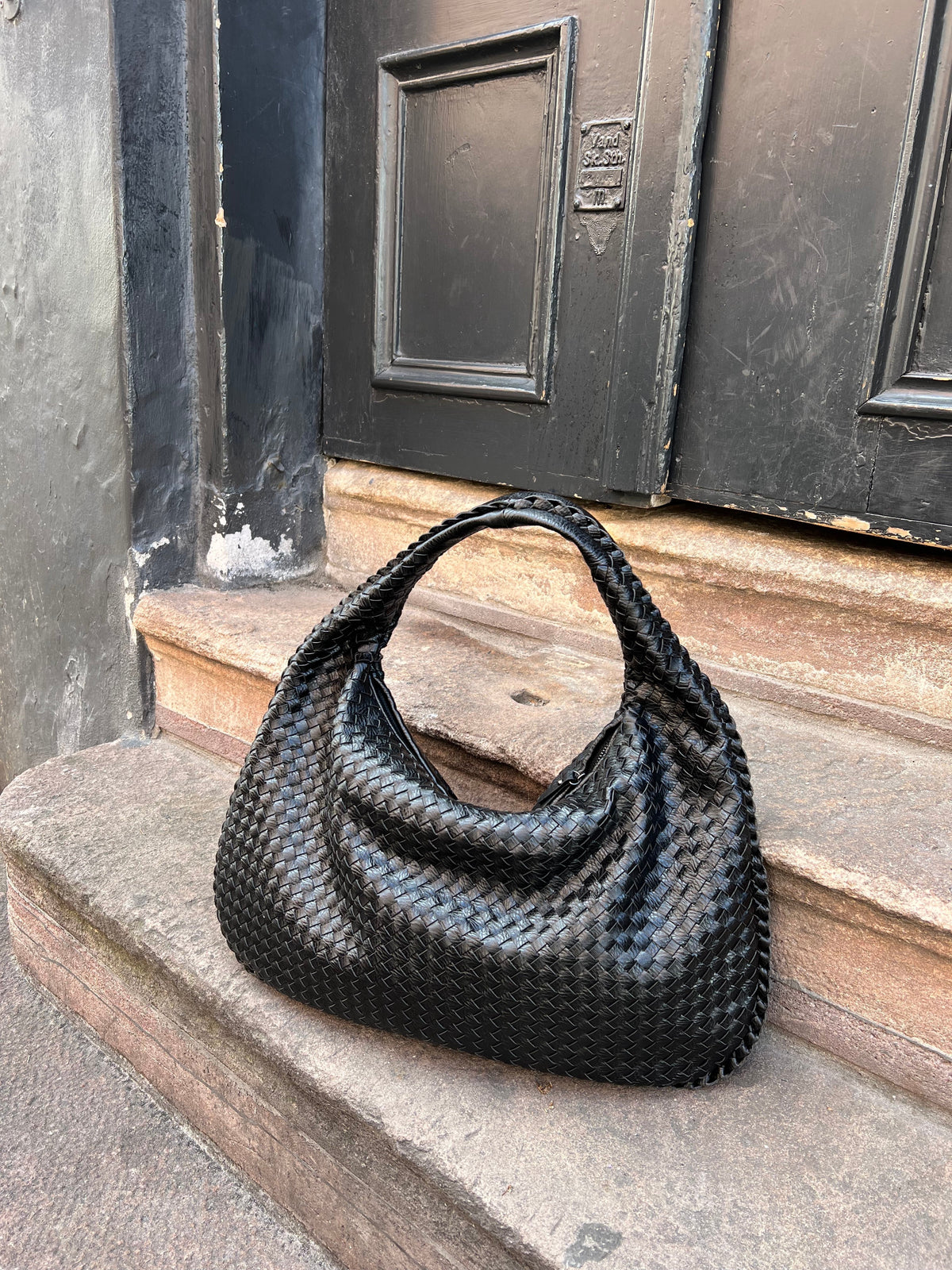 Katriel Braided Handbag for Women – Chic Vegan-Leather Design with Spacious Interior and Zip Fastening